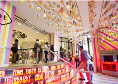 mt store in Uniqlo Paris Opera